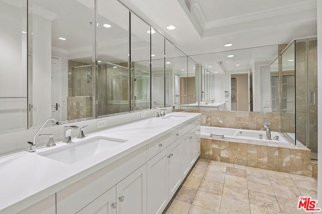 11500 San Vicente Blvd Unit: 220