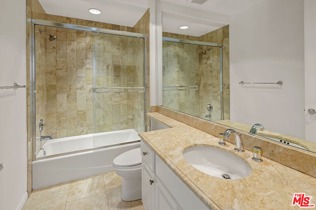 11500 San Vicente Blvd Unit: 220