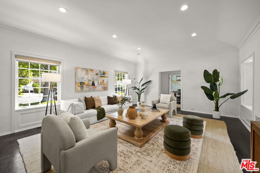 811 Warner Ave