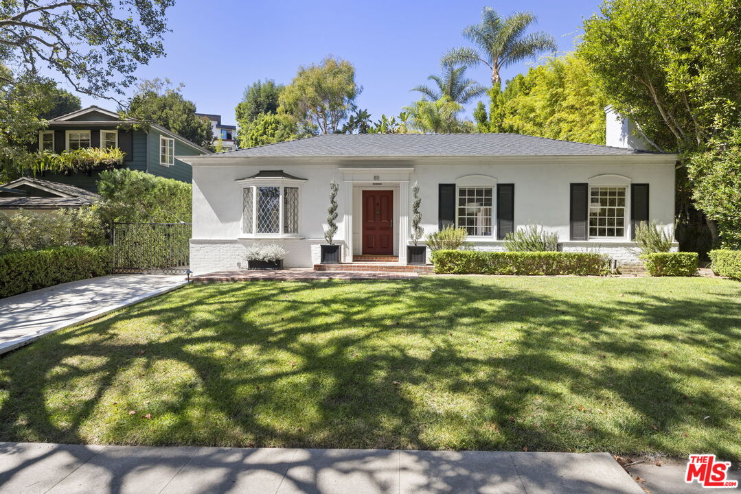 811 Warner Ave
