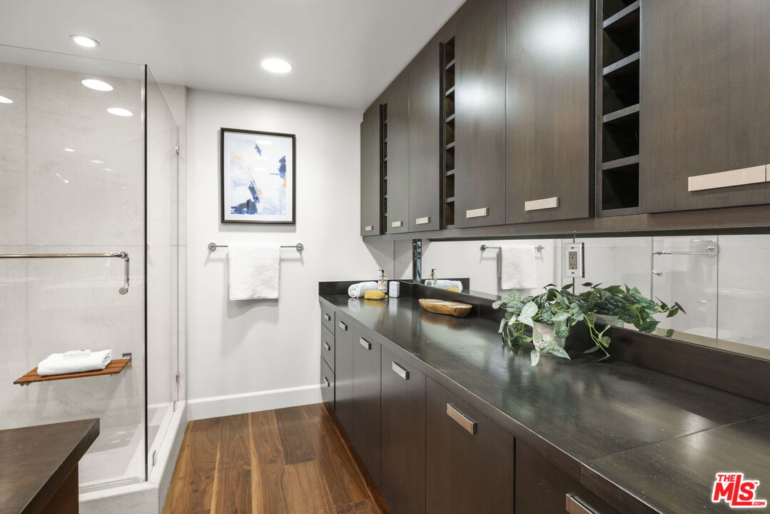 2222 Avenue Of The Stars Unit: 1004