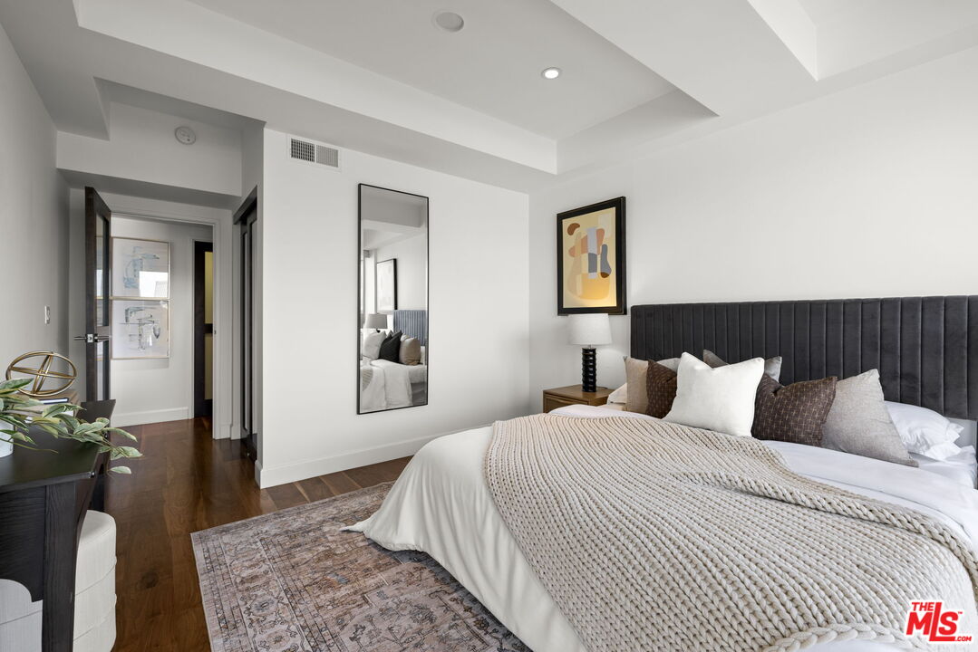 2222 Avenue Of The Stars Unit: 1004