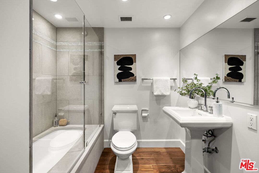 2222 Avenue Of The Stars Unit: 1004