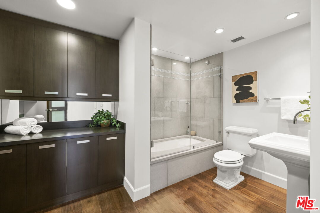 2222 Avenue Of The Stars Unit: 1004