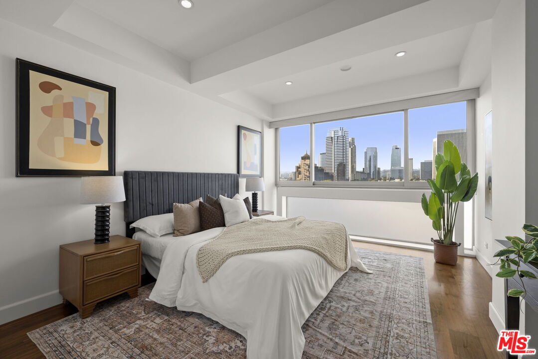 2222 Avenue Of The Stars Unit: 1004