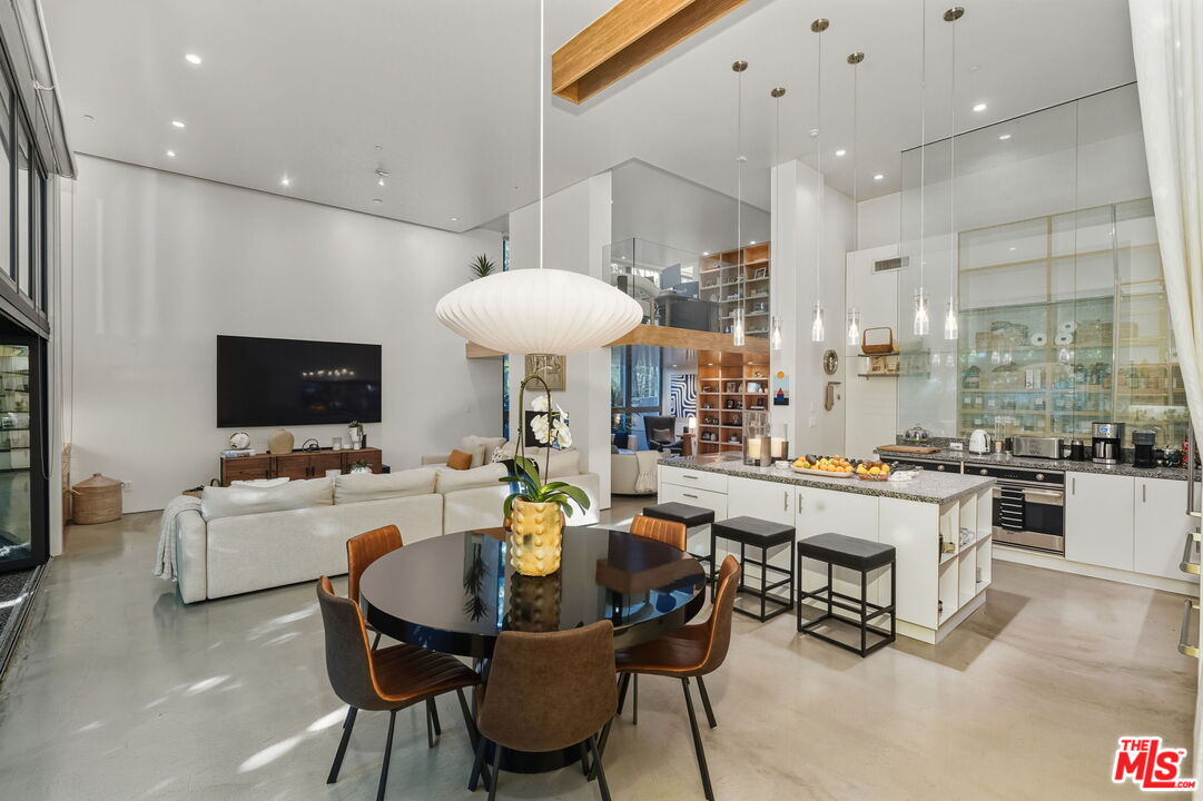 1849 FOX HILLS DR Unit: DOS