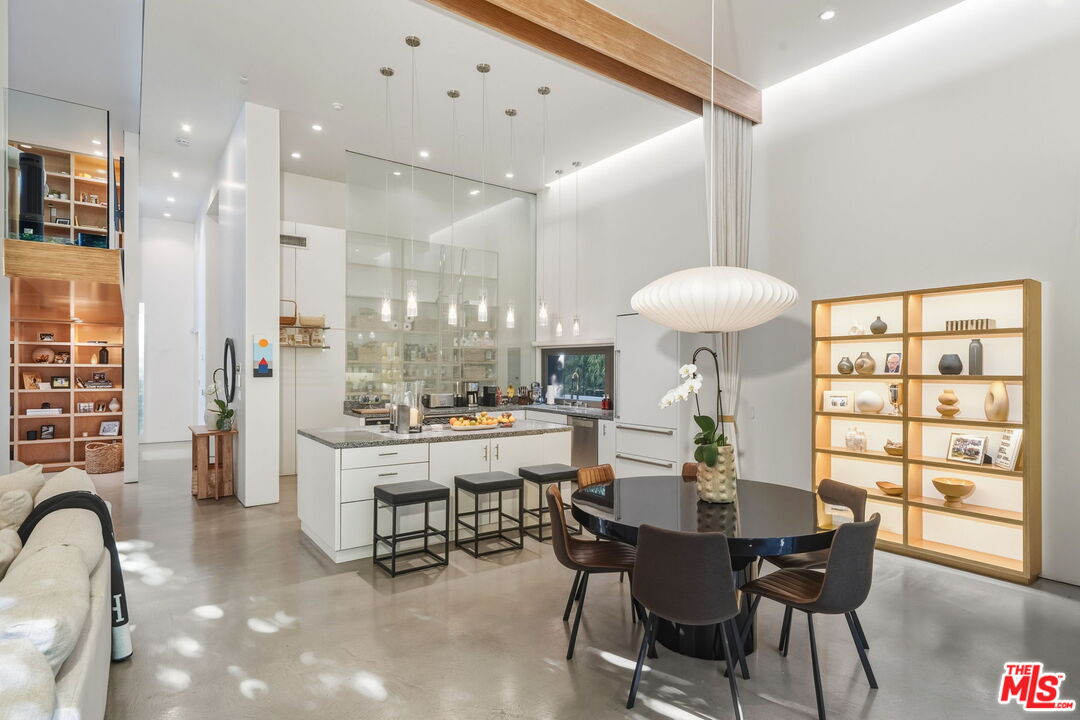 1849 FOX HILLS DR Unit: DOS