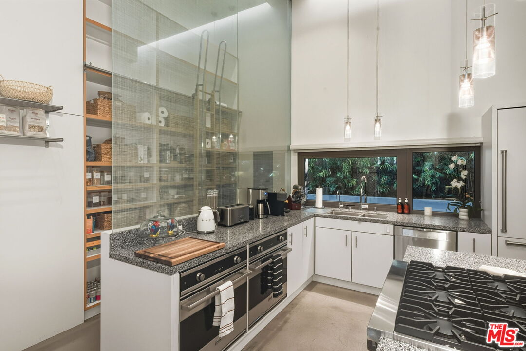 1849 FOX HILLS DR Unit: DOS