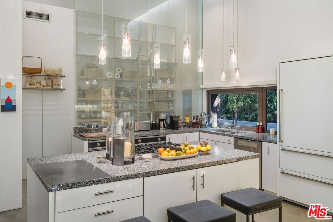 1849 FOX HILLS DR Unit: DOS