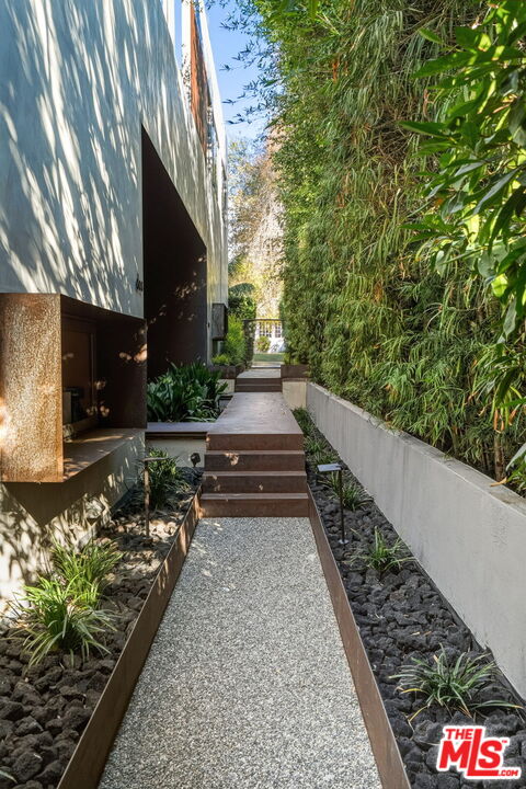 1849 FOX HILLS DR Unit: DOS