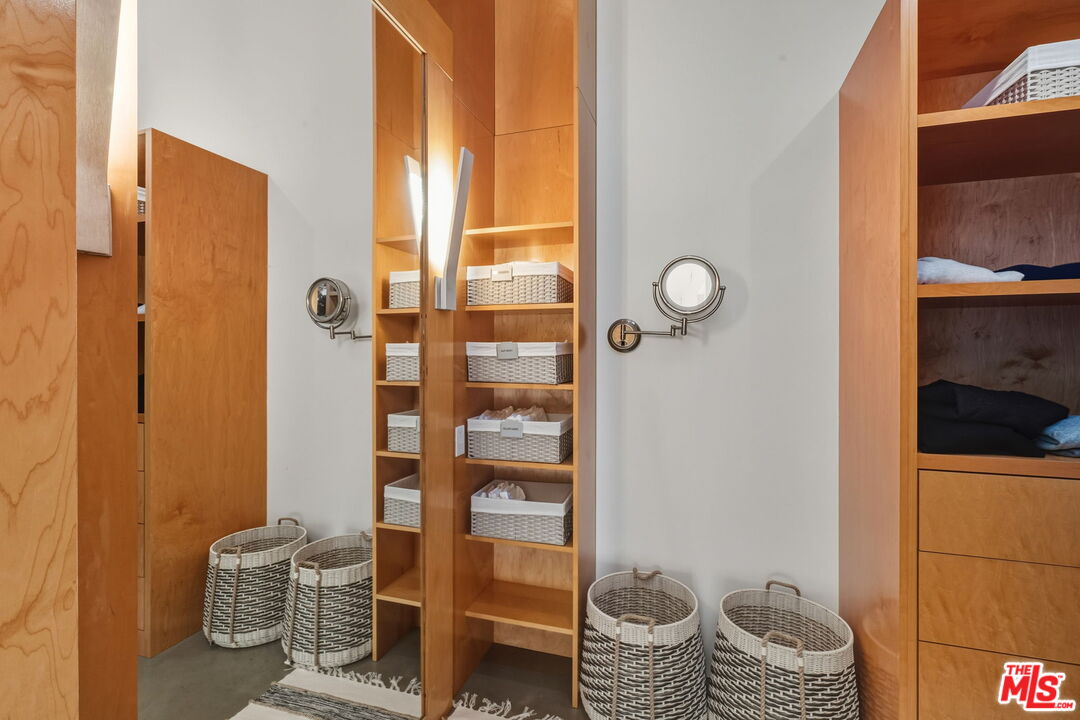 1849 FOX HILLS DR Unit: DOS