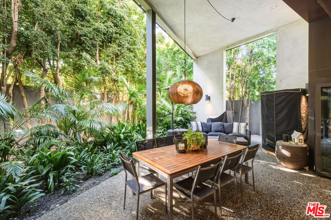 1849 FOX HILLS DR Unit: DOS