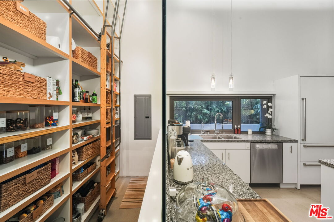 1849 FOX HILLS DR Unit: DOS