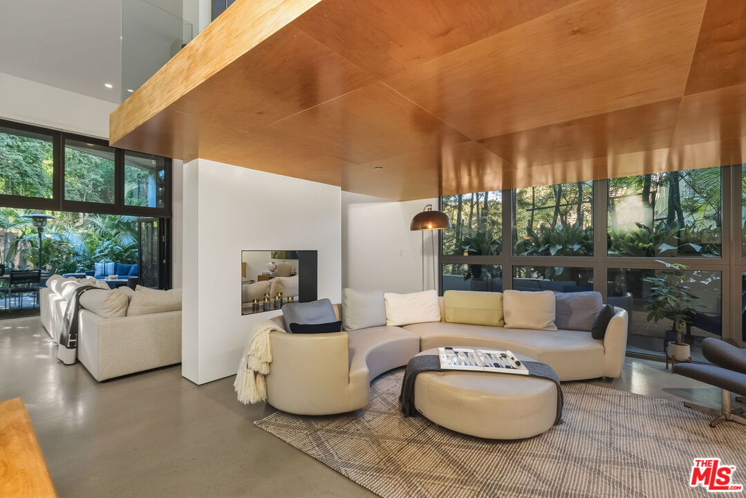 1849 FOX HILLS DR Unit: DOS