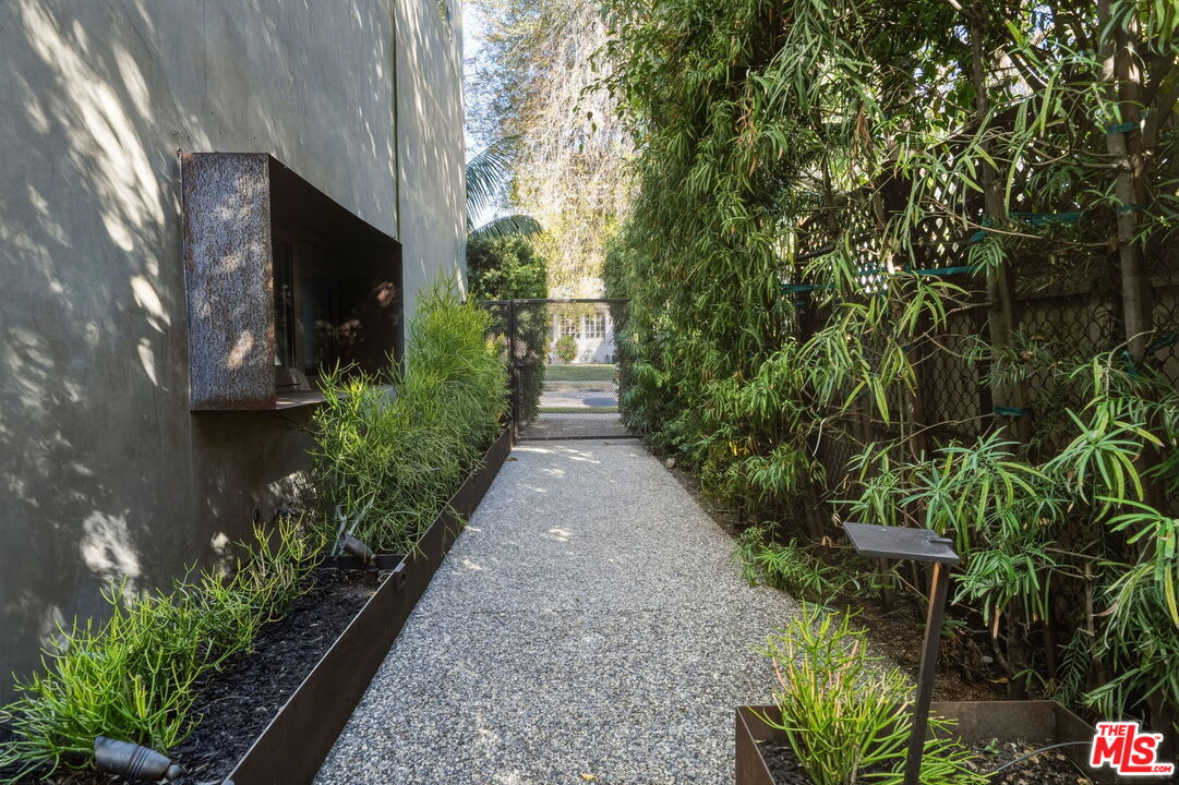 1849 FOX HILLS DR Unit: DOS