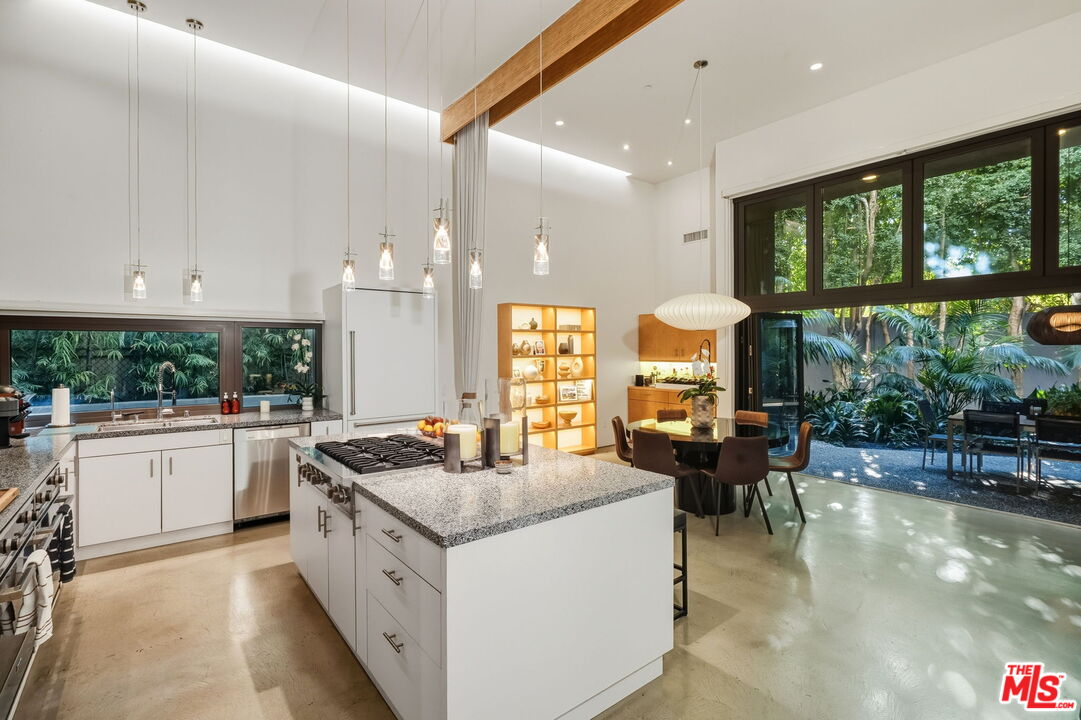 1849 FOX HILLS DR Unit: DOS