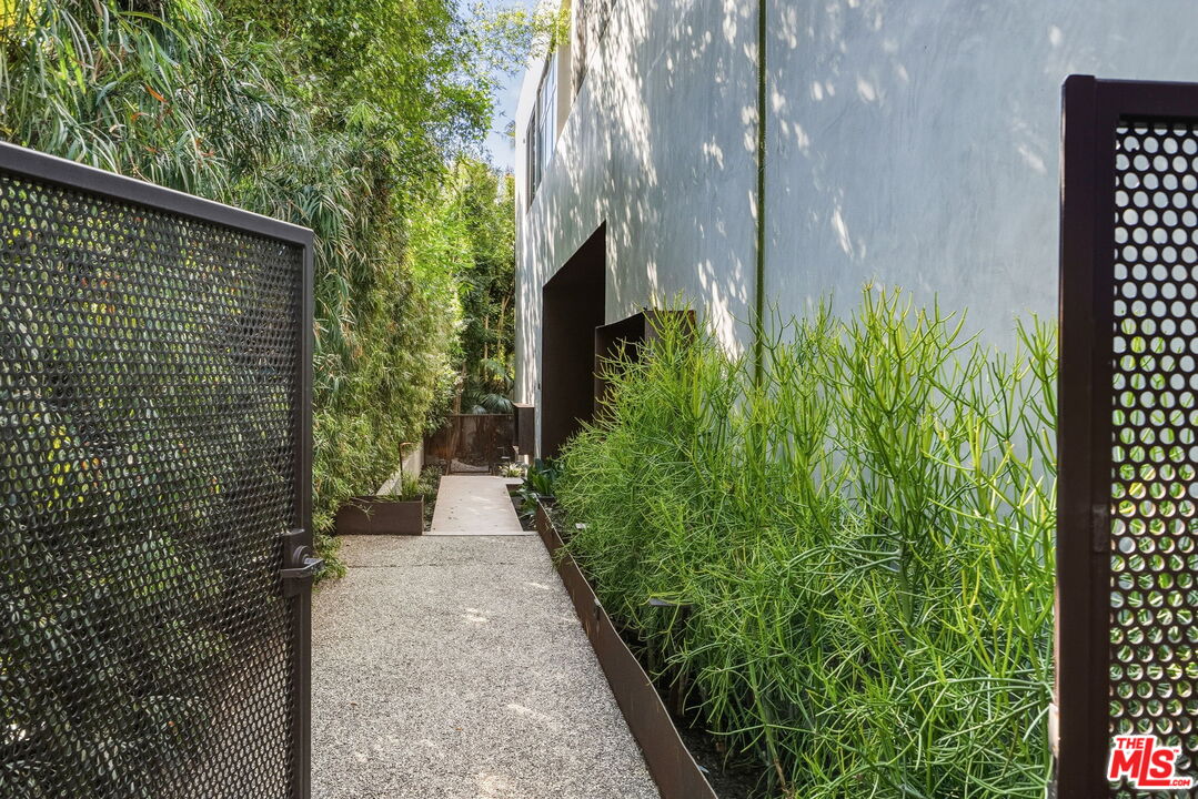 1849 FOX HILLS DR Unit: DOS