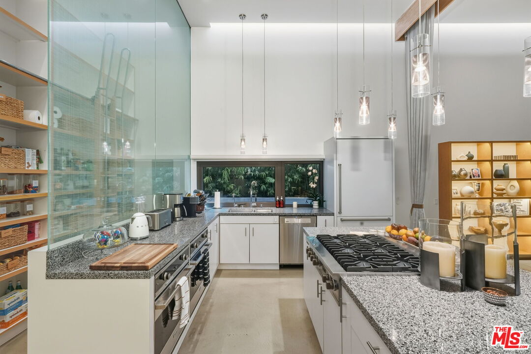 1849 FOX HILLS DR Unit: DOS