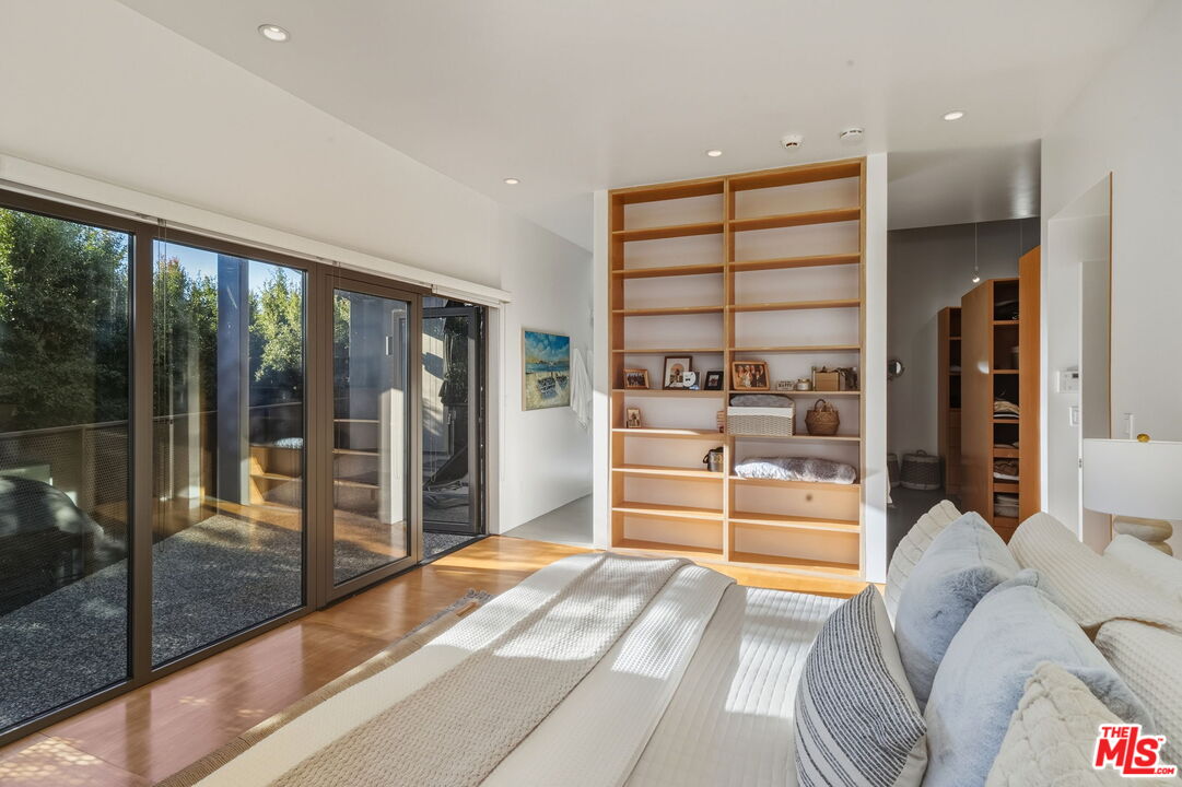 1849 FOX HILLS DR Unit: DOS