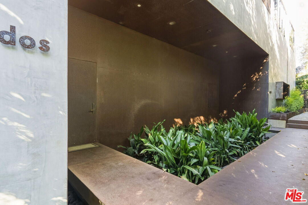 1849 FOX HILLS DR Unit: DOS