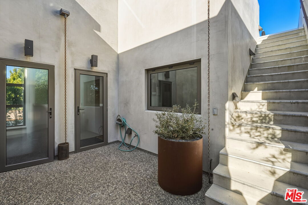 1849 FOX HILLS DR Unit: DOS