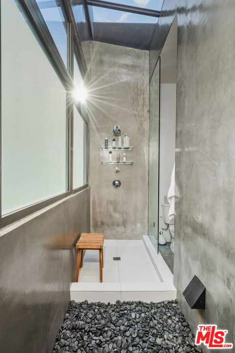 1849 FOX HILLS DR Unit: DOS