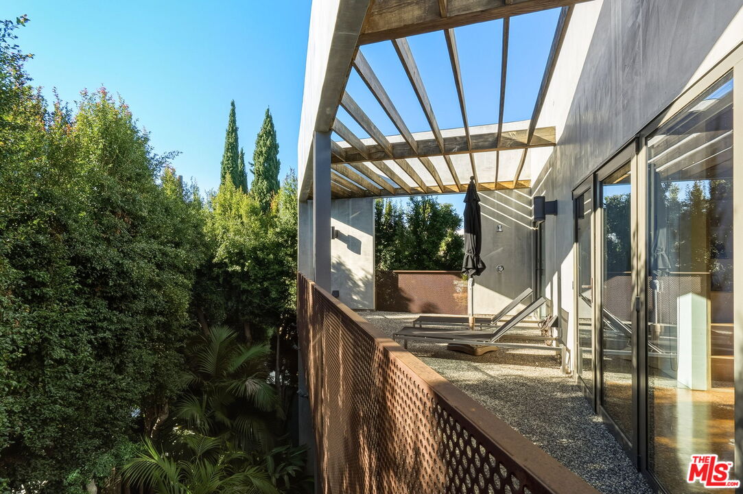 1849 FOX HILLS DR Unit: DOS