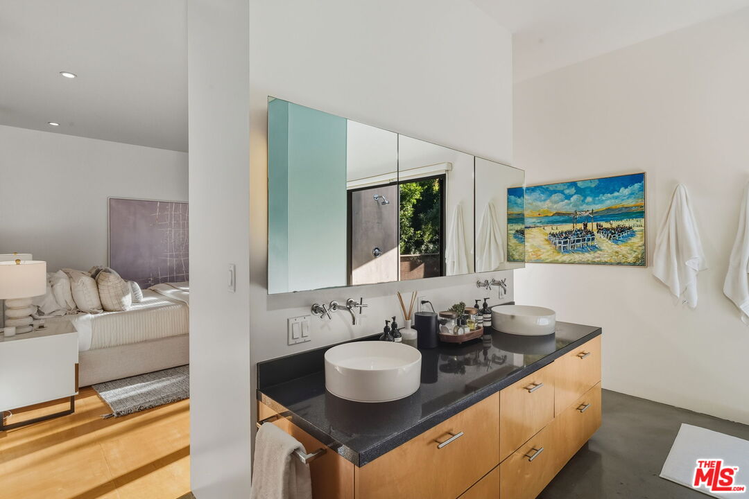 1849 FOX HILLS DR Unit: DOS