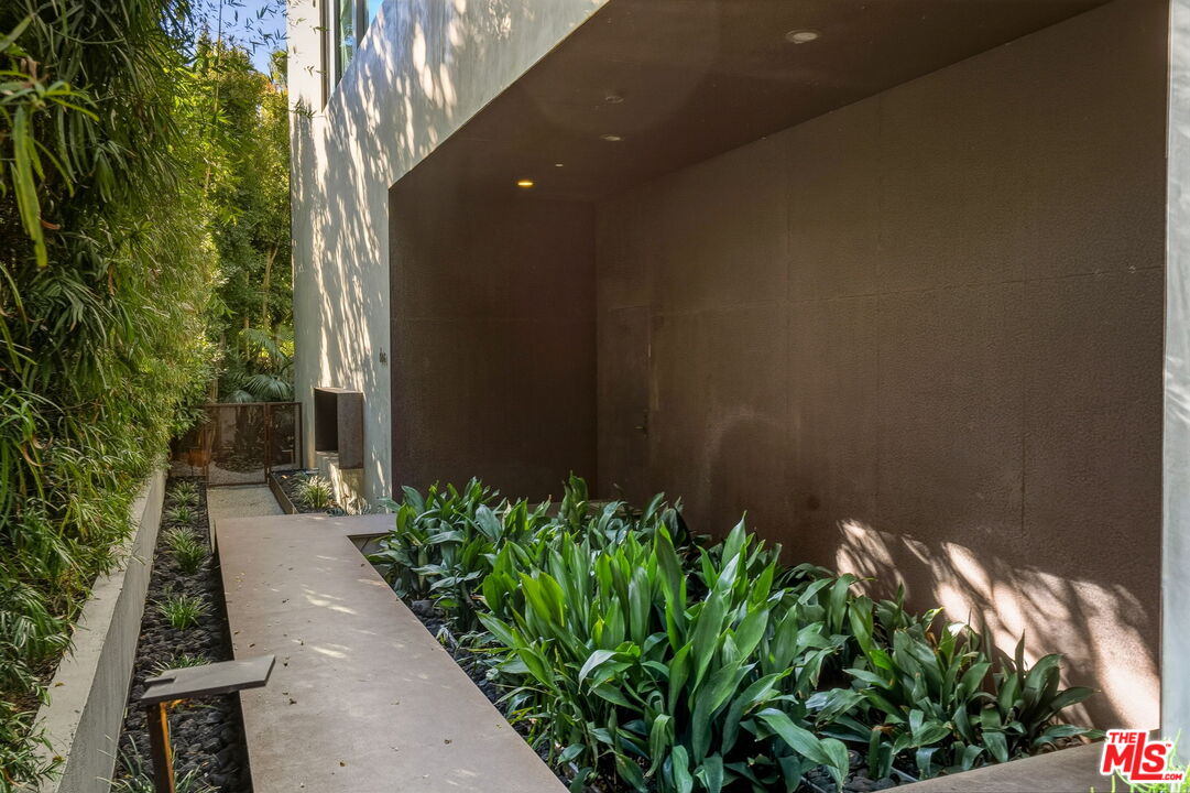 1849 FOX HILLS DR Unit: DOS