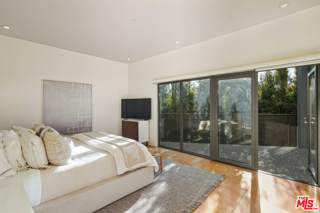 1849 FOX HILLS DR Unit: DOS