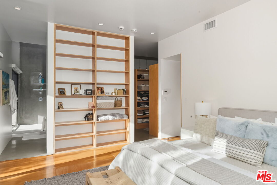 1849 FOX HILLS DR Unit: DOS