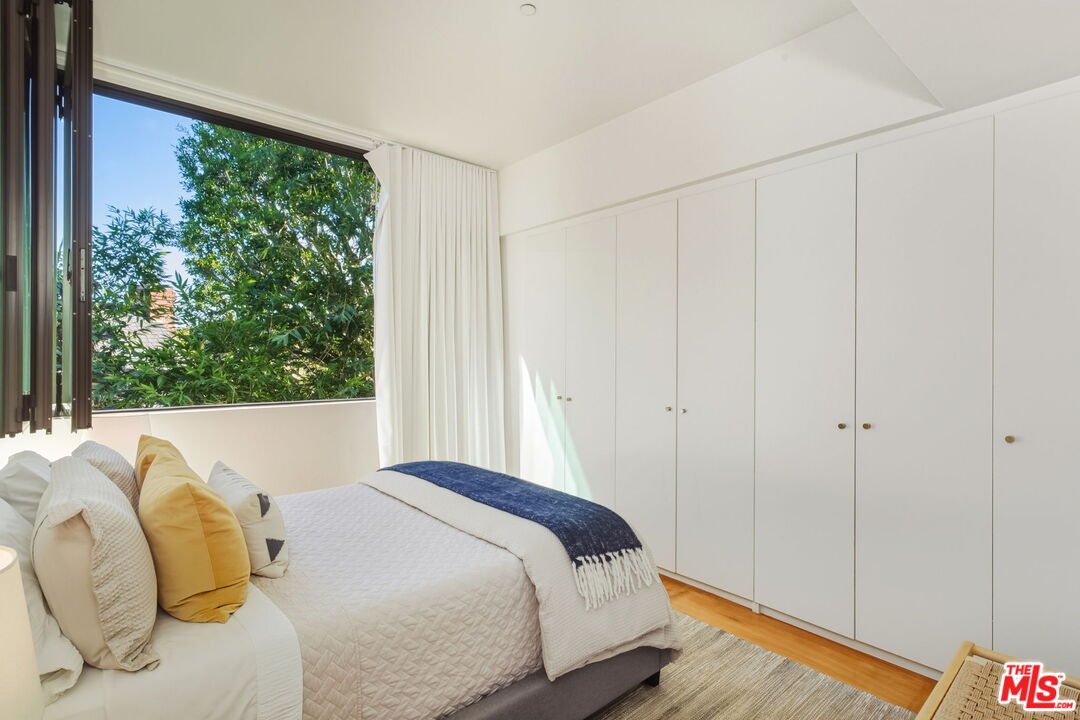 1849 FOX HILLS DR Unit: DOS