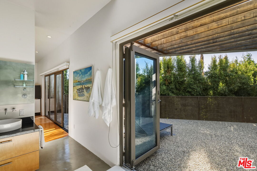 1849 FOX HILLS DR Unit: DOS