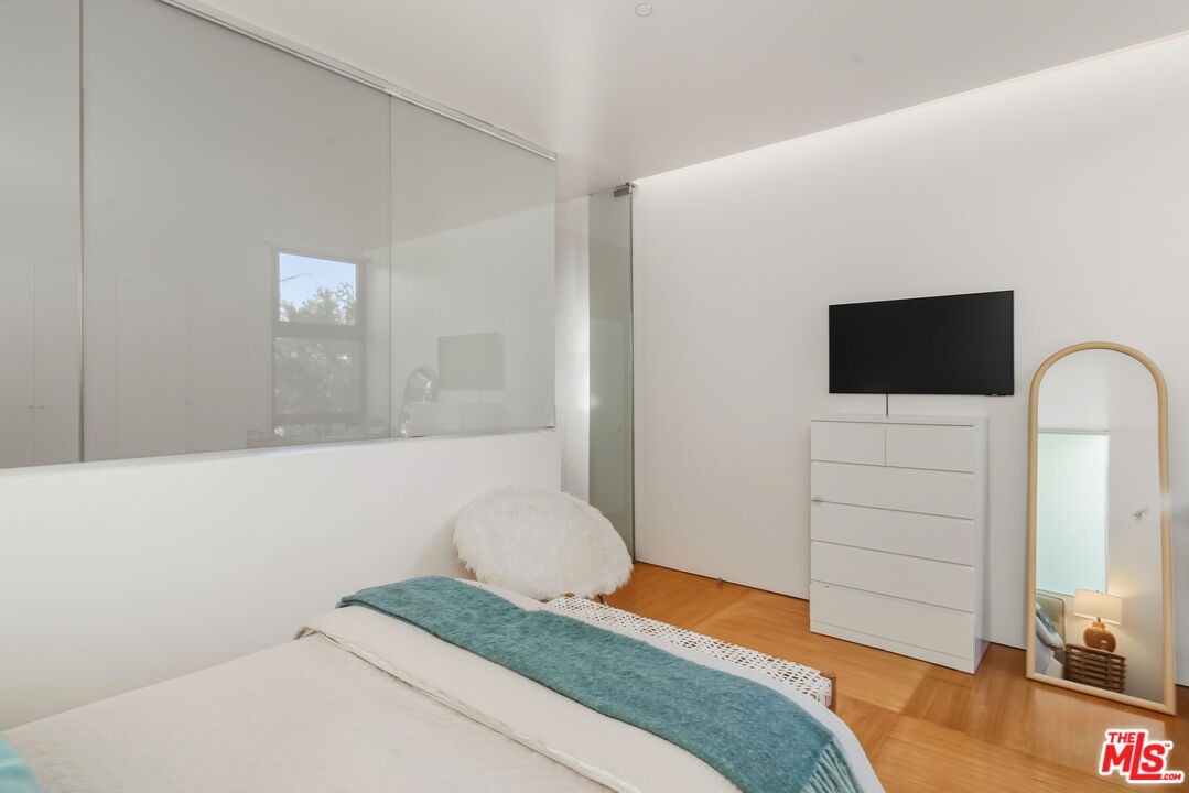 1849 FOX HILLS DR Unit: DOS