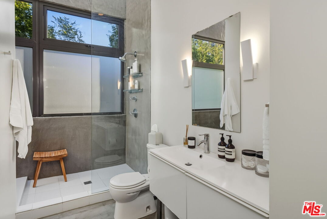 1849 FOX HILLS DR Unit: DOS