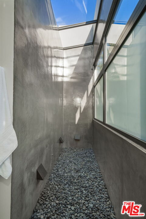 1849 FOX HILLS DR Unit: DOS