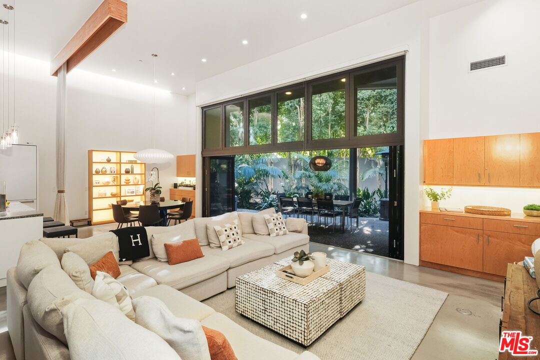 1849 FOX HILLS DR Unit: DOS