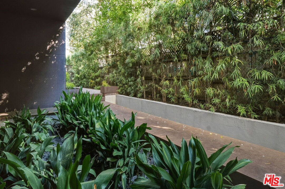 1849 FOX HILLS DR Unit: DOS