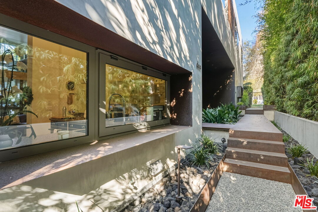 1849 FOX HILLS DR Unit: DOS