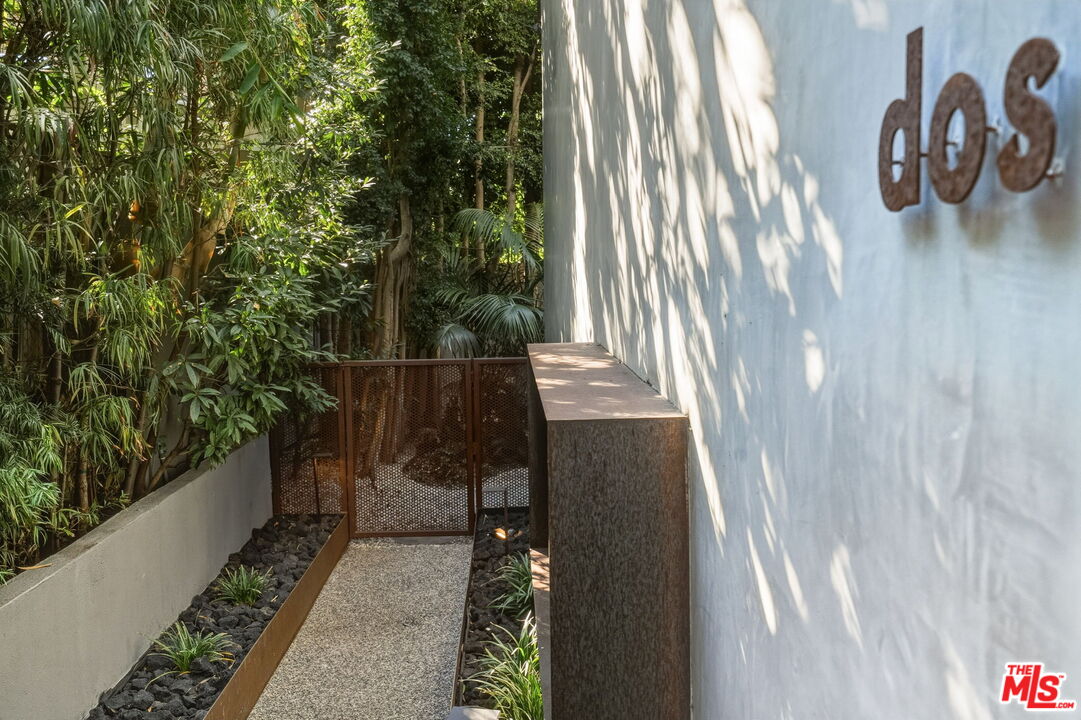 1849 FOX HILLS DR Unit: DOS