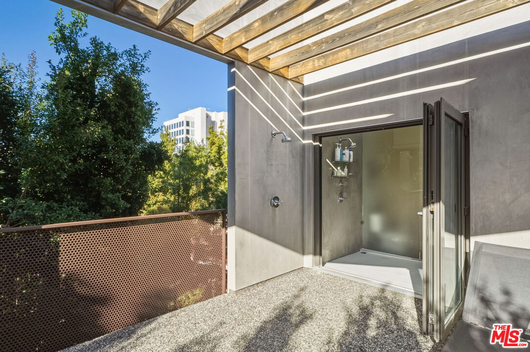 1849 FOX HILLS DR Unit: DOS