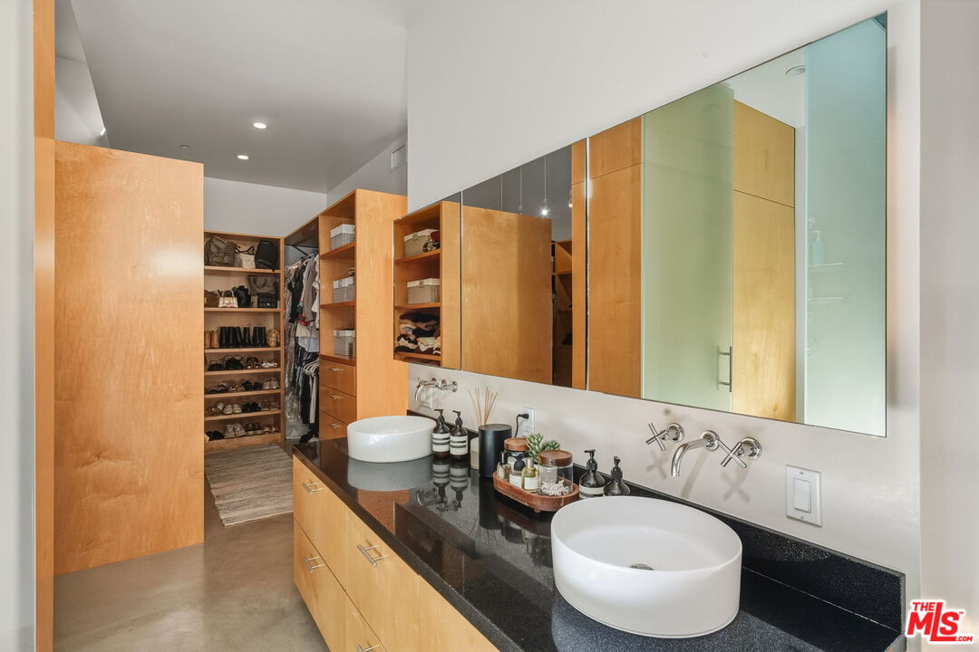 1849 FOX HILLS DR Unit: DOS