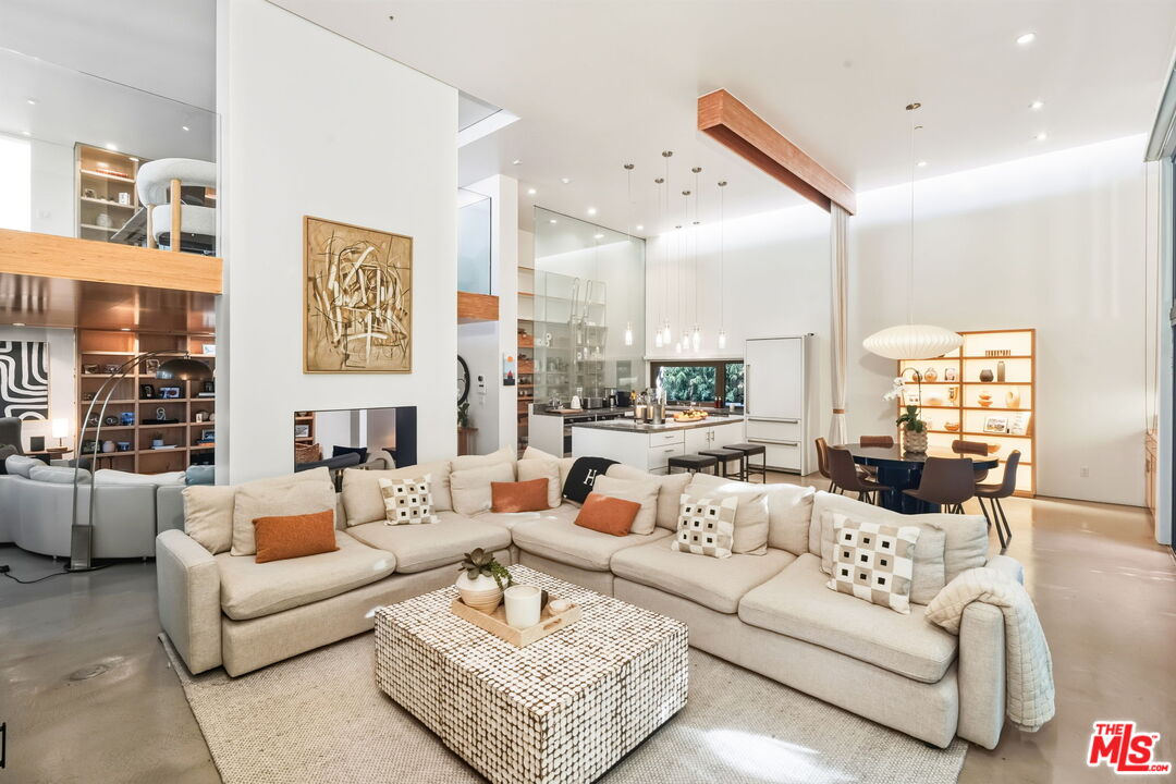 1849 FOX HILLS DR Unit: DOS