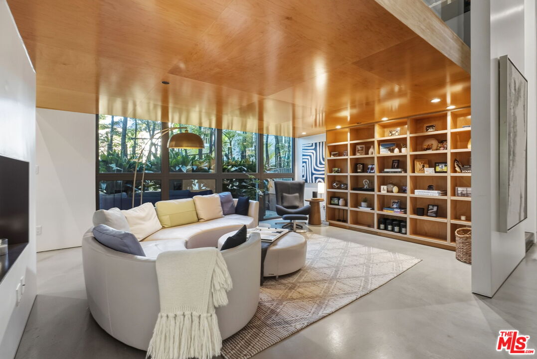 1849 FOX HILLS DR Unit: DOS