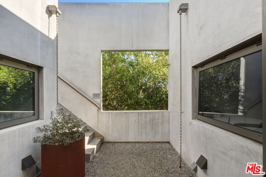 1849 FOX HILLS DR Unit: DOS