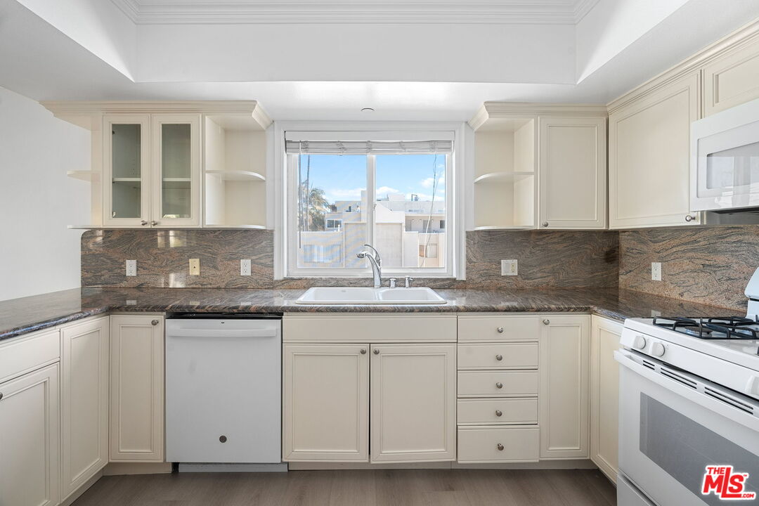 11842 Darlington Ave Unit: 301