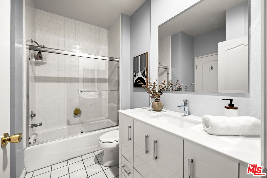 1818 Colby AVE Unit: 203