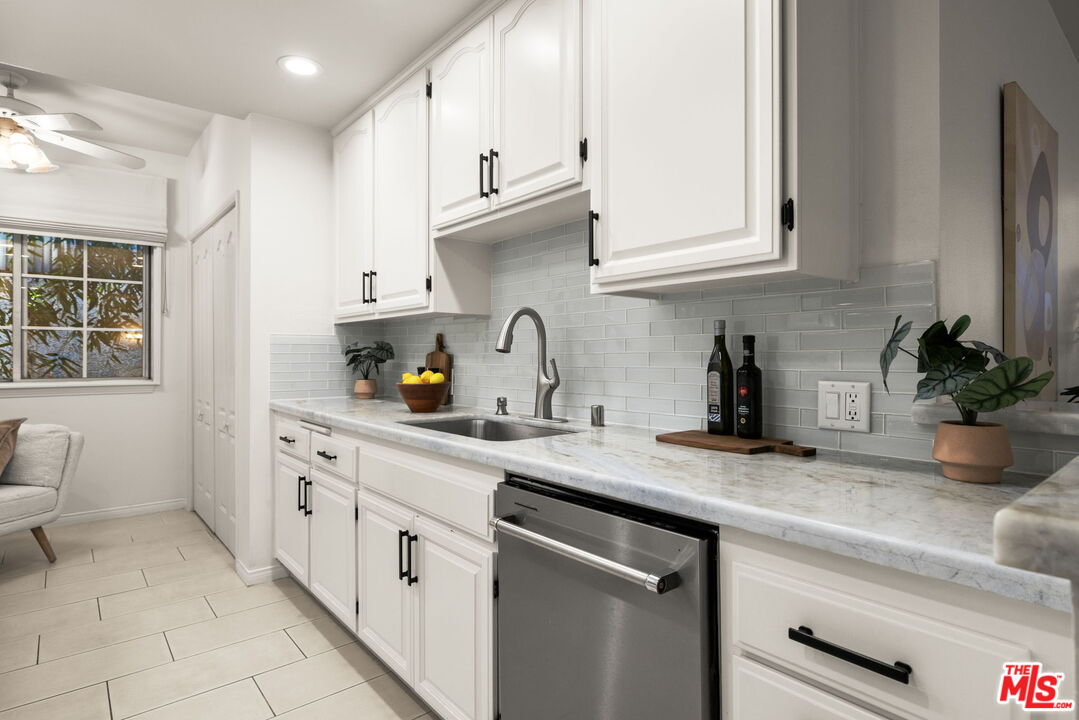 1818 Colby AVE Unit: 203