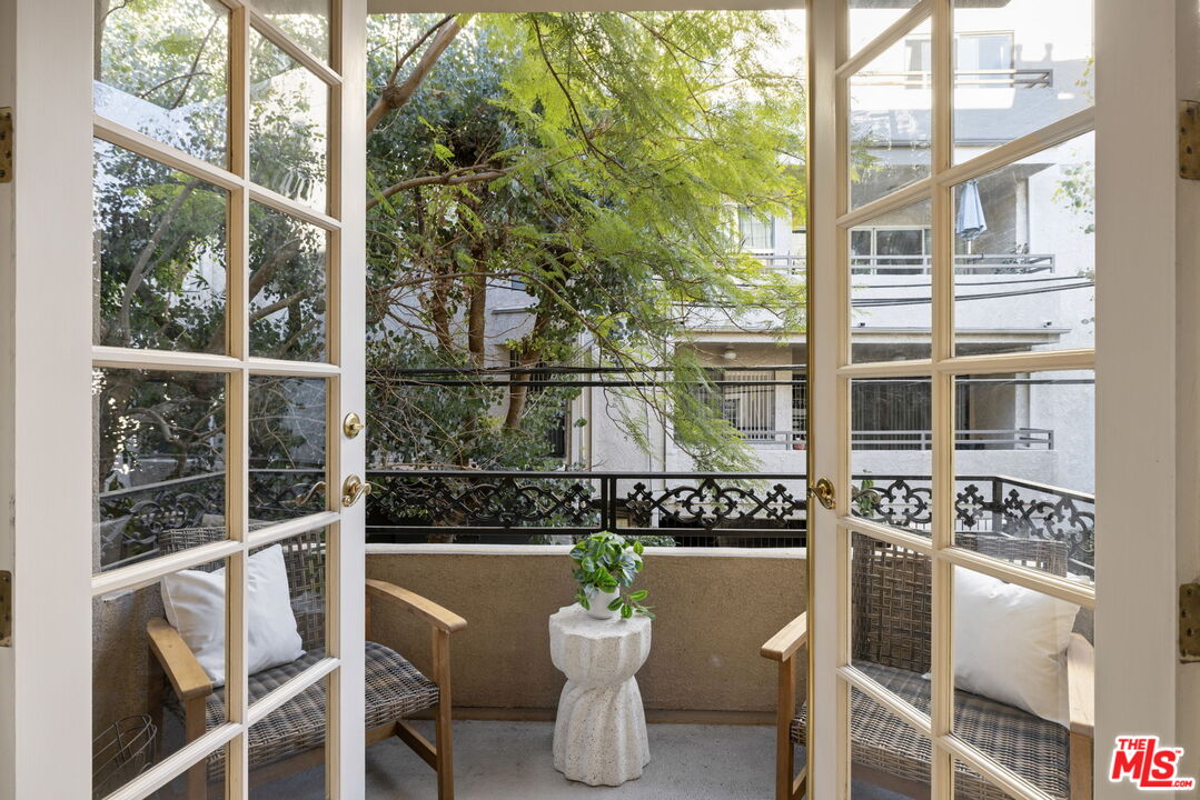 1818 Colby AVE Unit: 203