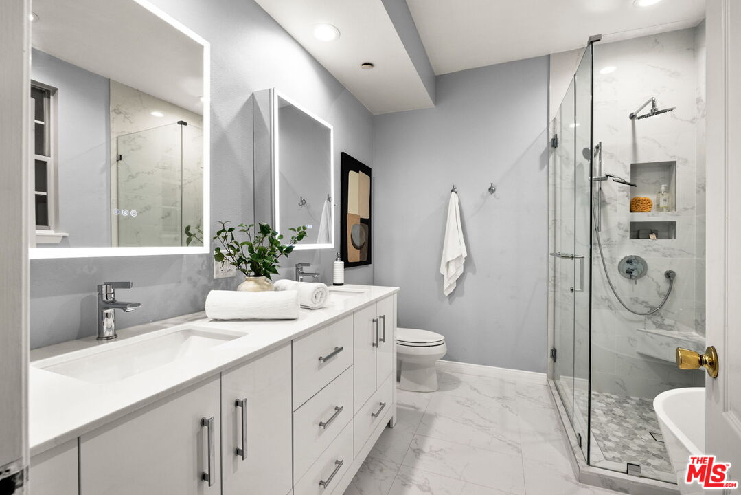 1818 Colby AVE Unit: 203